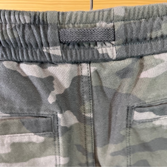 Athleta Farallon Jogger 4 Green Camouflage Camouflage Drawstring Tapered - Picture 12 of 16